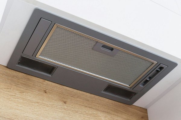 Recouvrir hotte de cuisine : méthodes pour un nettoyage optimal